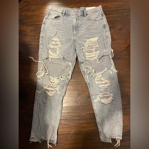 BRAND NEW NEVER WORN American Eagle High Rise Mom Jeans